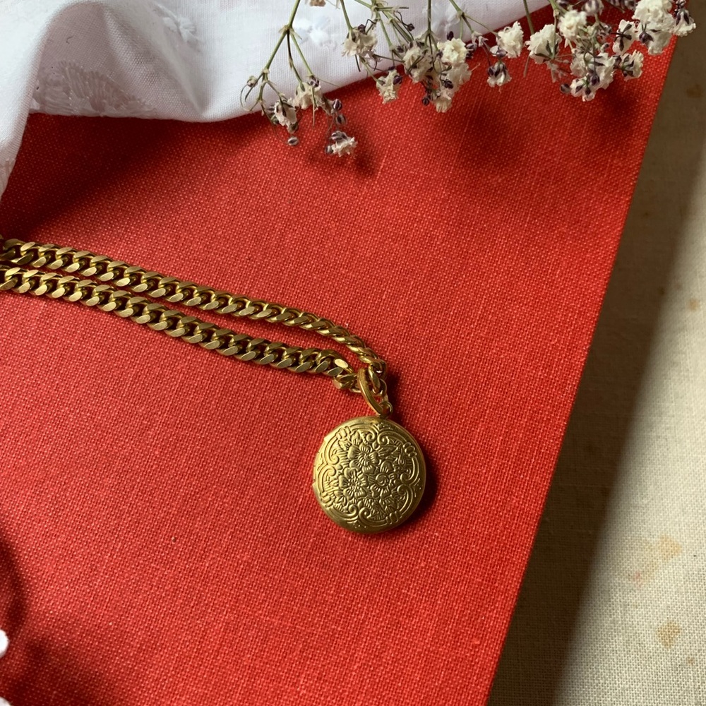 Edith II locket